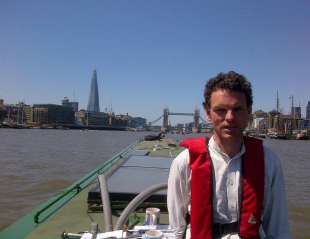  Navegando por el Támesis 